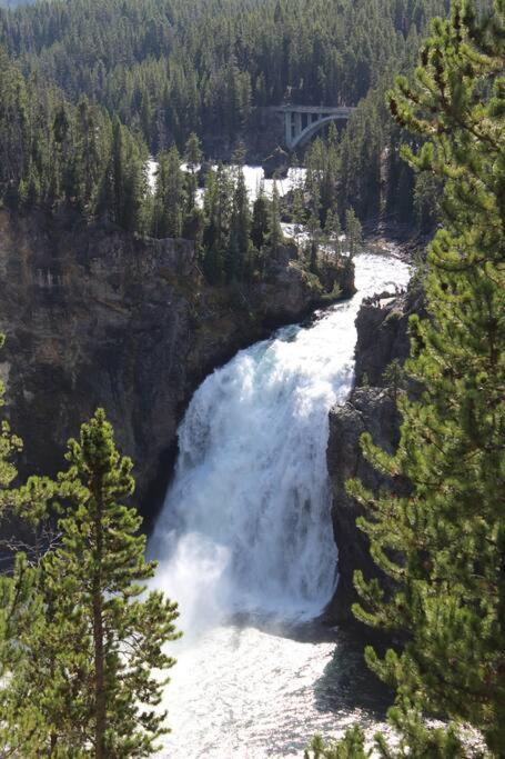 Bison Lodge - Lg Home - 2 Bedrooms - Less Than 5 Miles To Yellowstone North Entrance, Sleeps Up To 8 جاردينر المظهر الخارجي الصورة