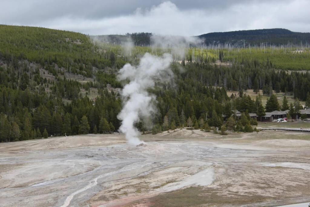 Bison Lodge - Lg Home - 2 Bedrooms - Less Than 5 Miles To Yellowstone North Entrance, Sleeps Up To 8 جاردينر المظهر الخارجي الصورة