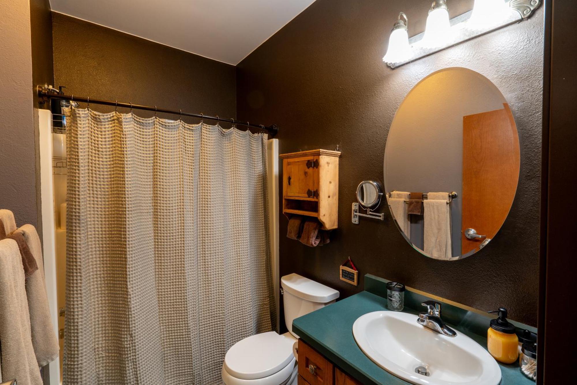 Bison Lodge - Lg Home - 2 Bedrooms - Less Than 5 Miles To Yellowstone North Entrance, Sleeps Up To 8 جاردينر المظهر الخارجي الصورة