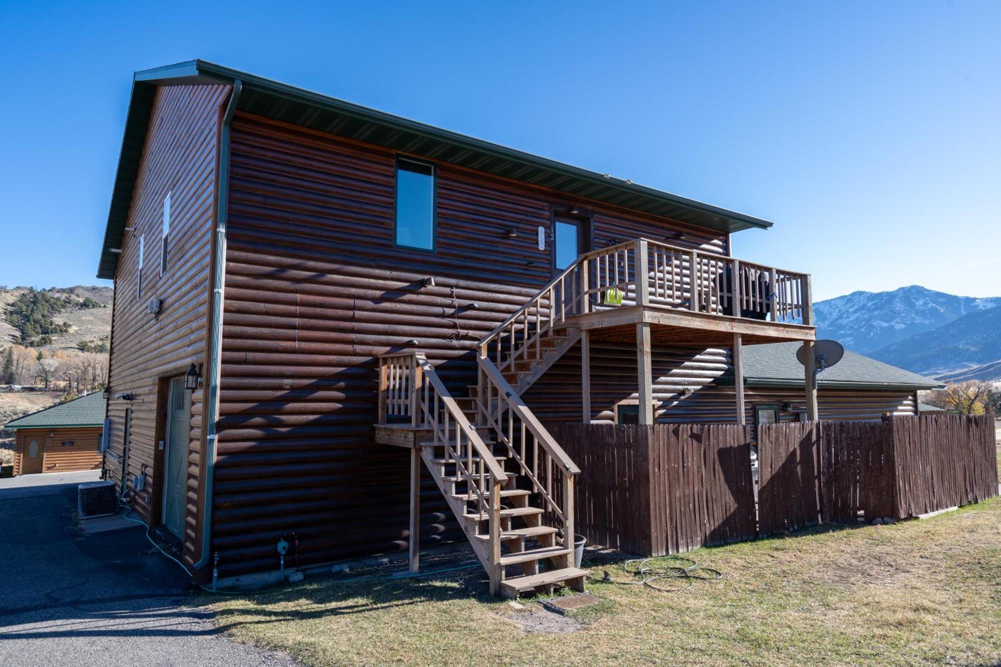 Bison Lodge - Lg Home - 2 Bedrooms - Less Than 5 Miles To Yellowstone North Entrance, Sleeps Up To 8 جاردينر المظهر الخارجي الصورة
