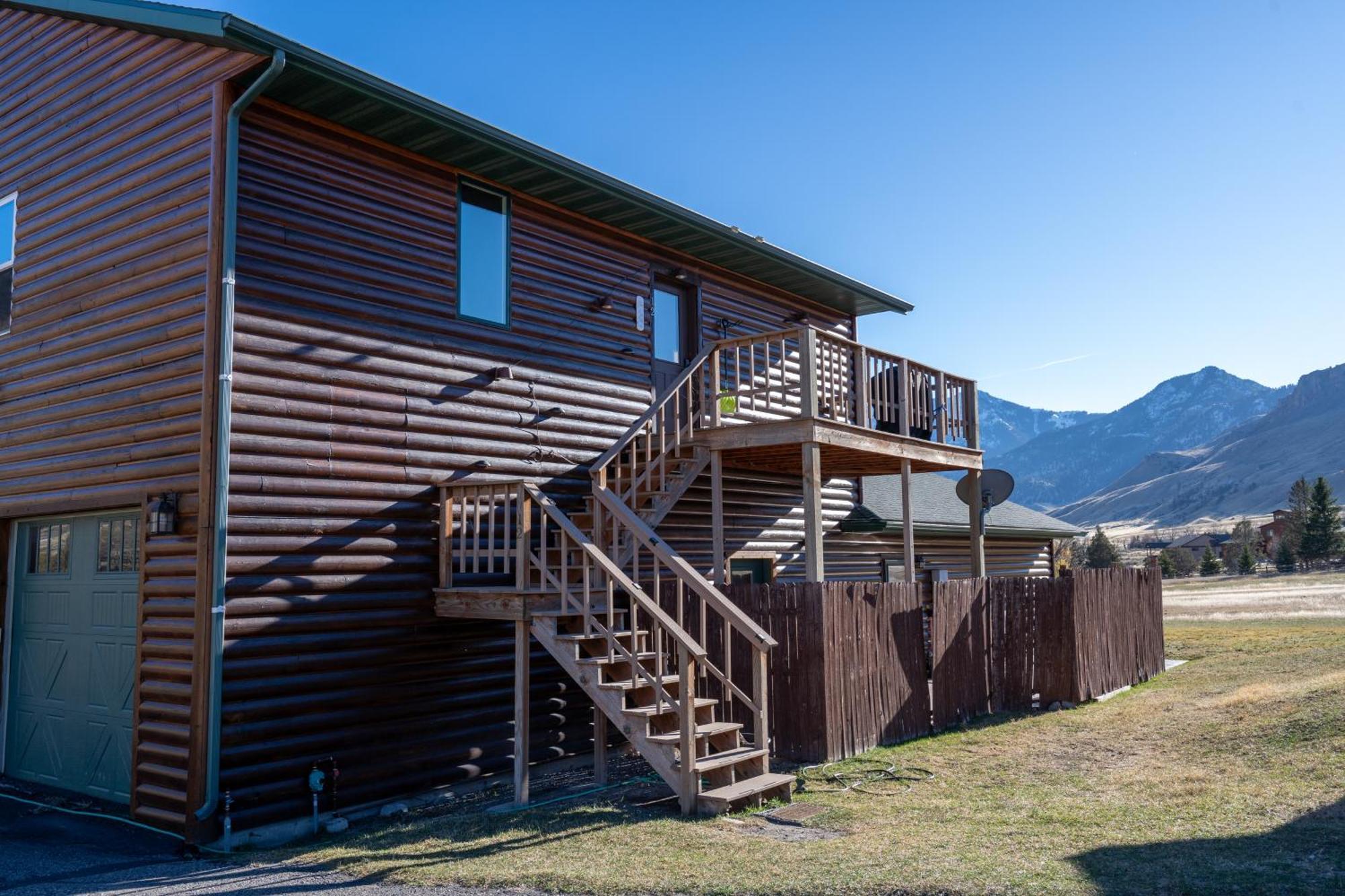 Bison Lodge - Lg Home - 2 Bedrooms - Less Than 5 Miles To Yellowstone North Entrance, Sleeps Up To 8 جاردينر المظهر الخارجي الصورة
