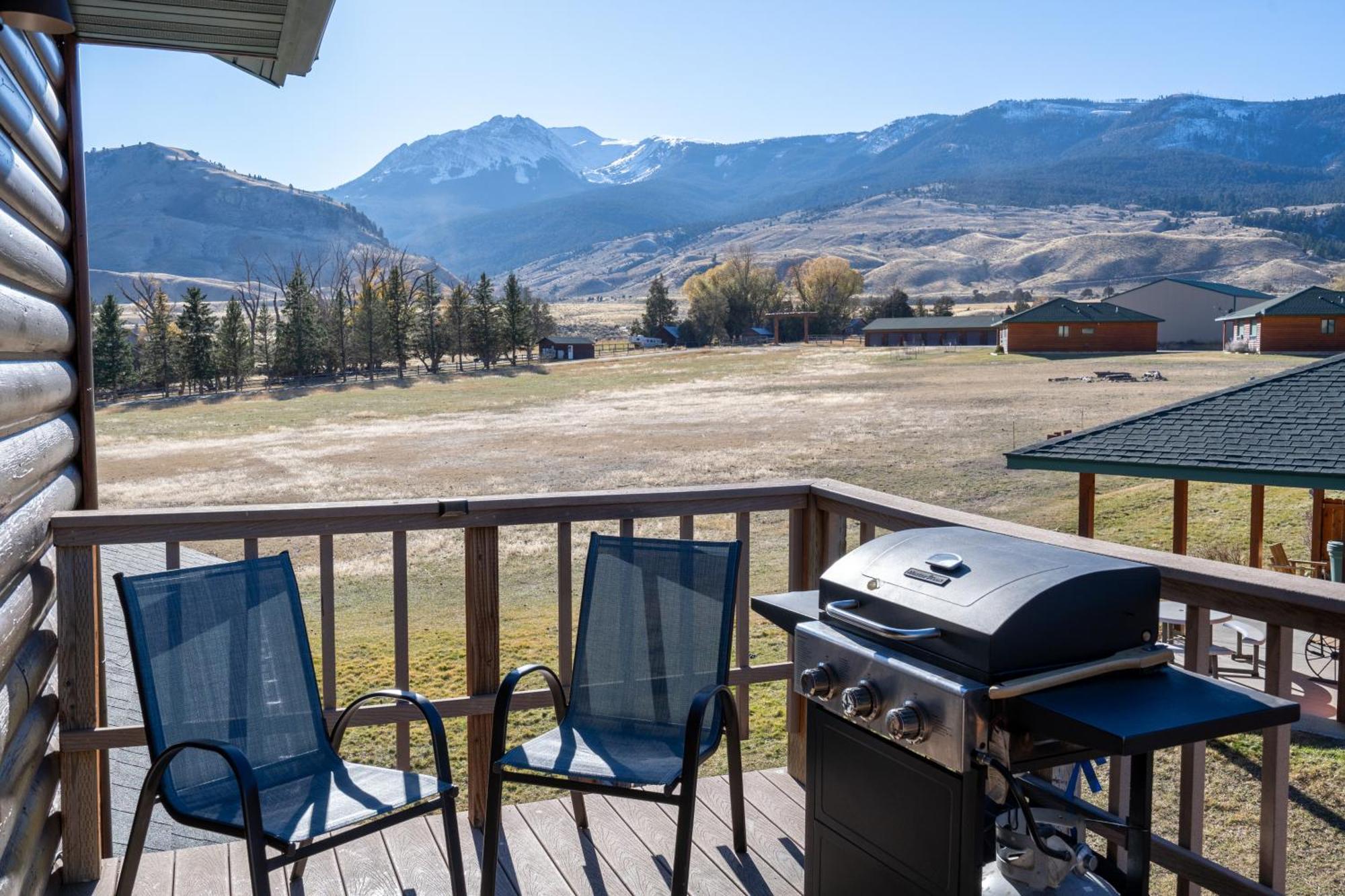 Bison Lodge - Lg Home - 2 Bedrooms - Less Than 5 Miles To Yellowstone North Entrance, Sleeps Up To 8 جاردينر المظهر الخارجي الصورة