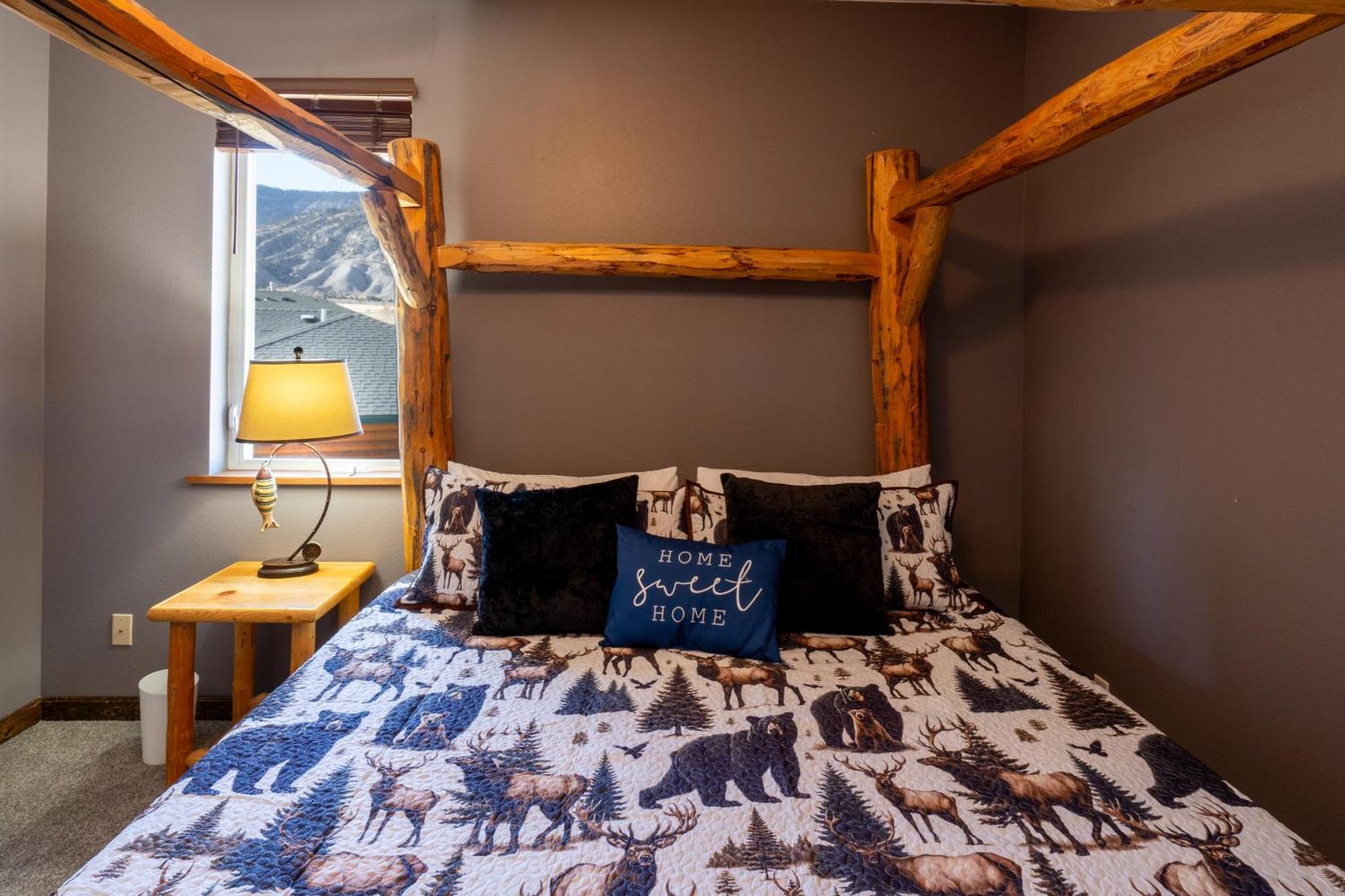 Bison Lodge - Lg Home - 2 Bedrooms - Less Than 5 Miles To Yellowstone North Entrance, Sleeps Up To 8 جاردينر المظهر الخارجي الصورة