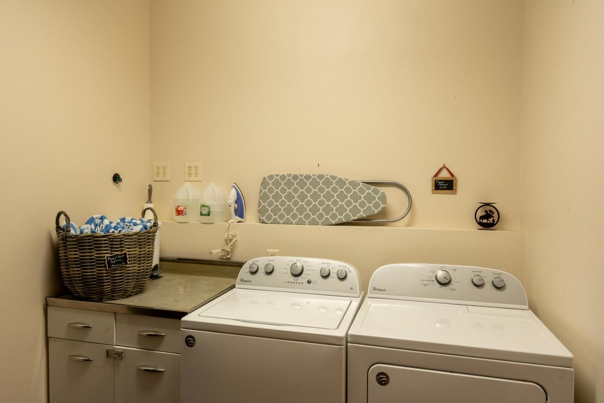 Bison Lodge - Lg Home - 2 Bedrooms - Less Than 5 Miles To Yellowstone North Entrance, Sleeps Up To 8 جاردينر المظهر الخارجي الصورة