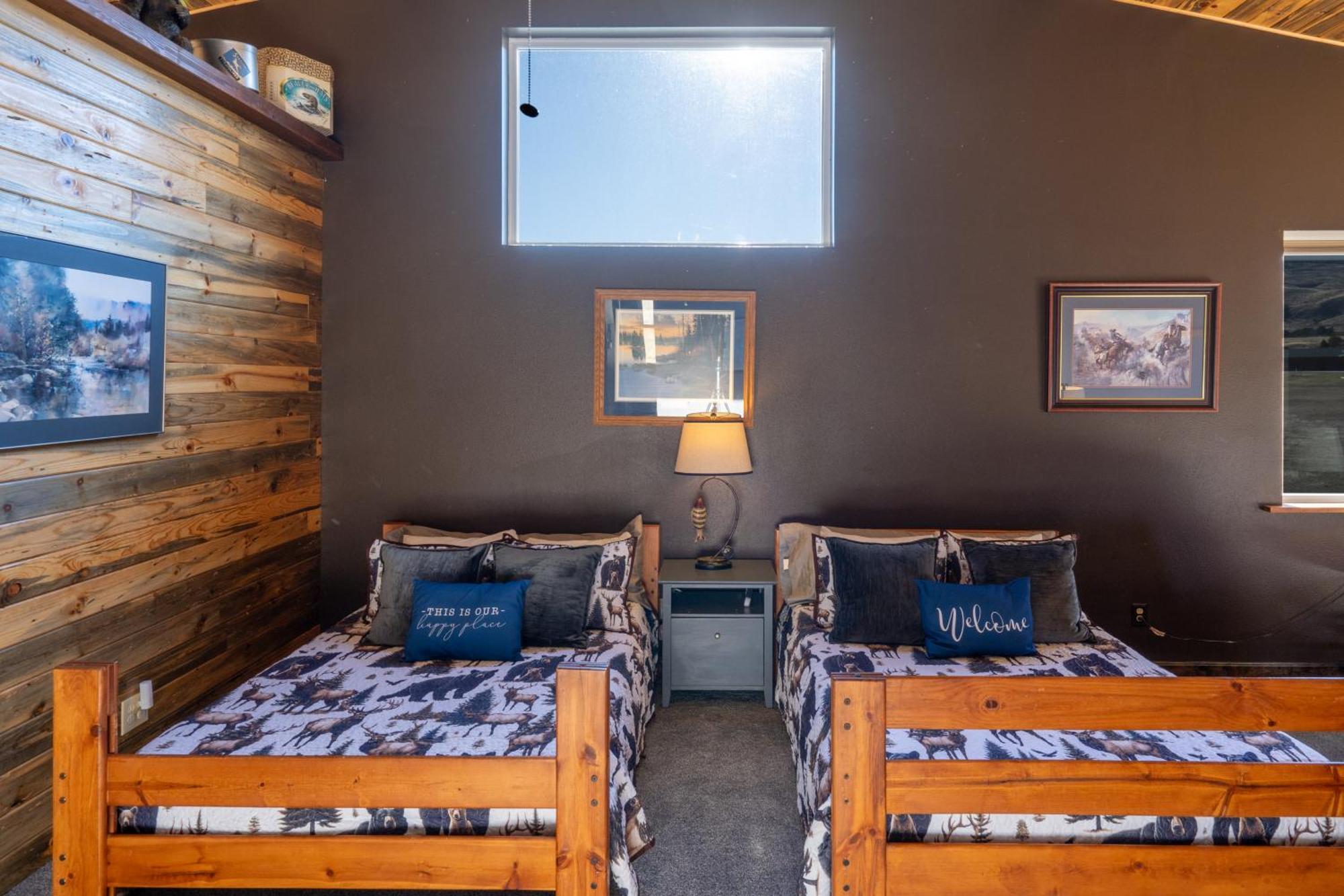 Bison Lodge - Lg Home - 2 Bedrooms - Less Than 5 Miles To Yellowstone North Entrance, Sleeps Up To 8 جاردينر المظهر الخارجي الصورة