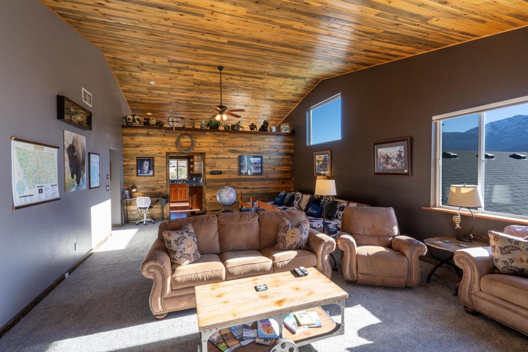 Bison Lodge - Lg Home - 2 Bedrooms - Less Than 5 Miles To Yellowstone North Entrance, Sleeps Up To 8 جاردينر المظهر الخارجي الصورة