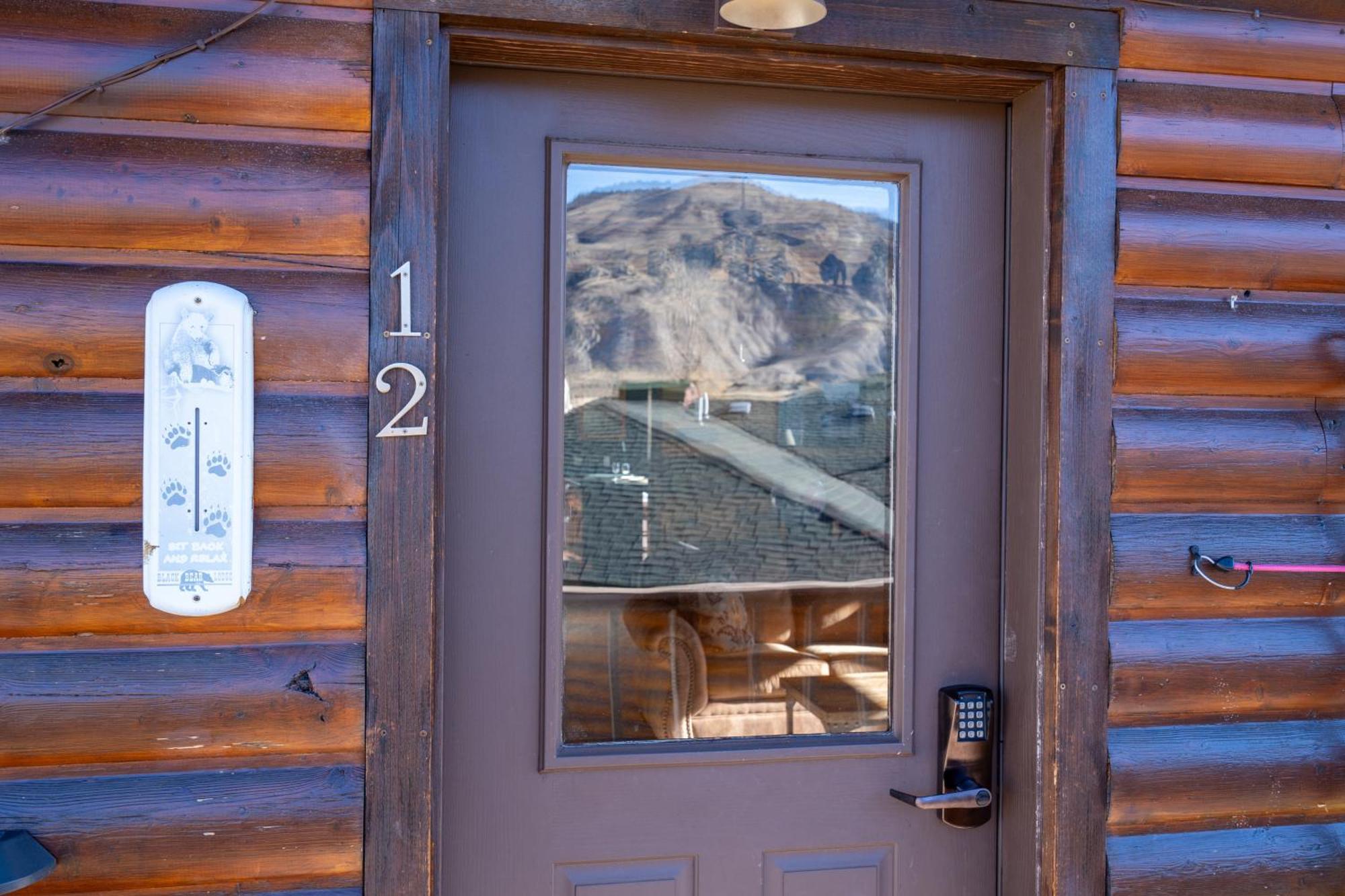 Bison Lodge - Lg Home - 2 Bedrooms - Less Than 5 Miles To Yellowstone North Entrance, Sleeps Up To 8 جاردينر المظهر الخارجي الصورة
